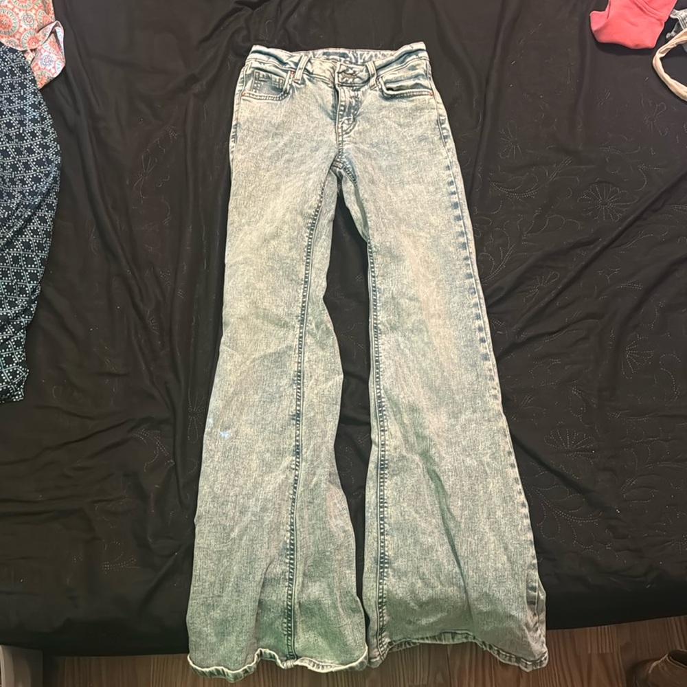 Wide leg acid wash blue jeans ￼